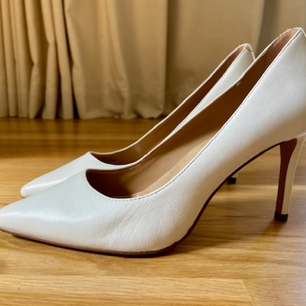 NWOT Banana Republic Madison 12-Hour Pump, White, Size 6.5